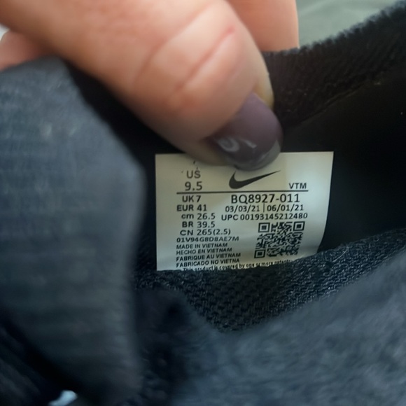 Women’s Nike black sneakers excellent condition size 9.5 epic react - Picture 8 of 10